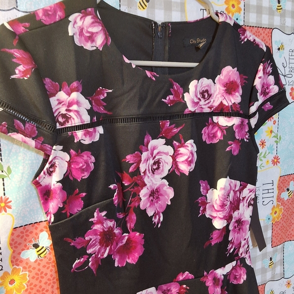 NWT CITY STUDIO FLORAL CAP SLEEVE JEWEL NECK ABOVE KNEE FIT + FLARE PARTY DRESS - Picture 4 of 13